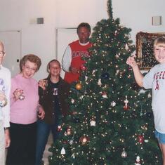 2005 - Decorating the Christmas tree
