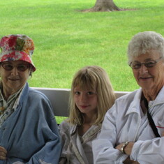 Gladys, great-grandaughter Caidence, and Lois
