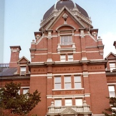 1984    Dr Kumasaka and Dr Noji standing in front of the renowned Dome, the symbol of the Johns Hopkins Hospital, where I had just joined the faculty of the School of Medicine a few months earlier.