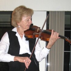 mom& violin