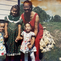 GranGran in Florida with her grandchildren(L to R); Mariah, Mishca, and Mellisa