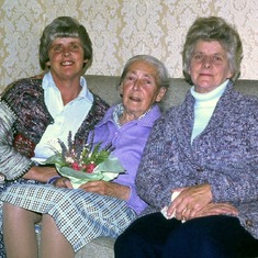 Gloria & Edna visiting Aunty Violet.