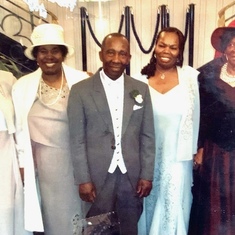 From left to right 
: Cythnia Hanson (Sister), Gloria Robinson, Terence Brown (Brother), Deleta Covington-Dawud (Sister) and Avis Facey (Aunt)