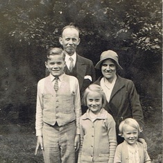 Grace's family's official photo for their trip to England (William & Ethel Blunt and their children Frank, Grace and Daphne)