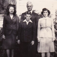 Oscar Roeser with children Gret, Jim & Mae Easter 1946