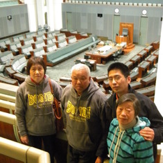 2012 与父母们在澳洲堪培拉国会