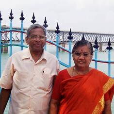 Venkataramayya with his wife Bhramaramba by the shore of the river Godavari at Rajahmundry (March 28, 2005)
