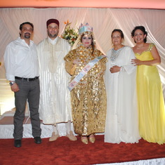 Hassanine, Mourad, Khadija, Zeineb (maman) et Hosni (soeur) le 26/04/2013