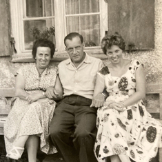 Hedy with her parents