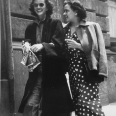 Helen (left) in Mexico City in summer of 1949 with her Mexican friend Alicia Lazo de la Vega