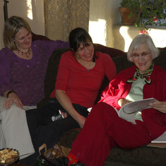 2007_Family Christmas in Altadena. Pictured from left, Jenny, Annie and Helen.