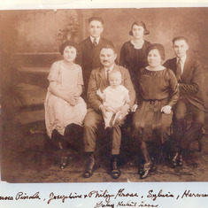 Gross-Pinals family photo_1922