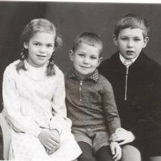 the 3 siblings Hilde, Hermann and Ulrich the oldest  ---  die 3 Gesschwister Hilde, Hermann und Ulrich der Älteste
