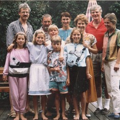 Summer1991 - family gathering for Catherine's 1st communion. Aren't we lucky to be able to choose our family? --- Sommer 1991 - Familientreffen zu Catherine's 1. Kommunion. Geht es uns nicht gut, dass wir uns unsere familie aussuchen können?