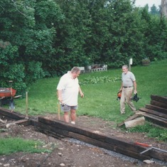 Hermann and Ben building the lawn terrace and flowerbed --- Hermann und Ben beim Bau der Rasenterasse und des Blumenbeetes