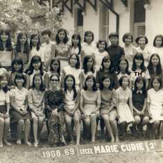 mc1968-1969-2a4-2:
Class 2nd A4'
Sylvie Ngô Thiêu Hoa was on the 2nd line, 4th from left, I was also on the 2nd line, first from left.