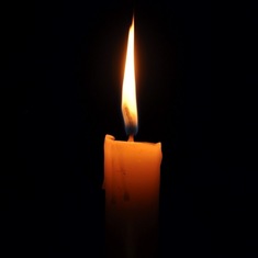 I lite this candle for my Mom ,,, Dad ,,, Brother,, Luv u all ,,Miss u all...
