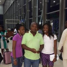 Dad and his daughters at the airport 