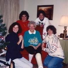 Ivy (back lft) with the woman she called mom (center) Lucy and the 3 woman she called her sisters. Lynn (lft) Gail (back rt) and Sheila (front rt) She loved everyone of them!