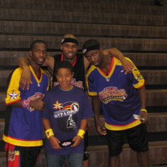 tashawn at mead co high school with the harlem wizards 014
