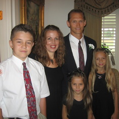 Jennifer Hughes Maddox and husband Ron, children, Hunter, Emma and Lily.