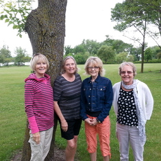 Jane with her sisters in Hutchinson on 20150613