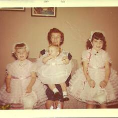 Janie with daughters Vicki, Bert, and Pam. This was just before Edde was born.