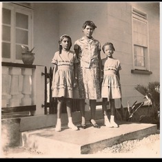 Mama and her girls, Georgetown Saint Vincent