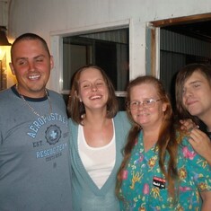 Jesse with his cousin Jessica, aunt Dawn, and brother Sean