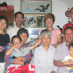 Jingchun Sun family reunion photo with Jingwang SUN
