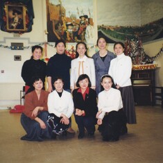 Jingqi (centre, back row) with an invaluable group of friends she made in Hull, many of whom she has remained in close contact with and considered a second family throughout her life.
