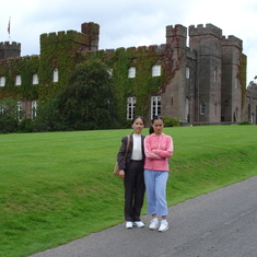 Scone Palace in Scotland, on our second holiday since moving to UK, 2004。Scone 宫，苏格兰 2004