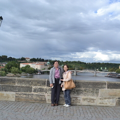 Jingqi and Fei on Charles Bridge, Prague 2013 捷克布拉格，查尔斯大桥，2013