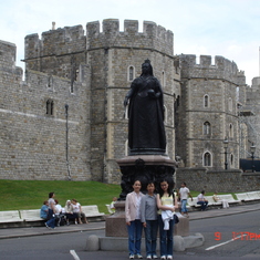 Jingqi, Juntao Miao and Yun at Windsor Castle, 2007