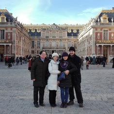 At the Versailles Palace in Paris during our second visit, 2018 法国巴黎凡尔赛宫 2018。