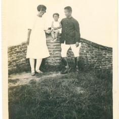 Jiun and her mom and dad 1929