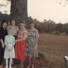 1987 Mississippi with mother, sisters, and daughter