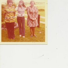 joan with her sisters