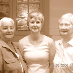 Joan, her aunt Ida, her mom Lena. Thunder Bay Airport