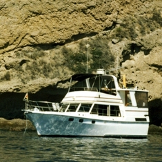 myotherboat_about1987-1993_likely_at_santacruseisland.jpg