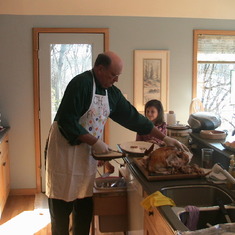 dad carving turkey