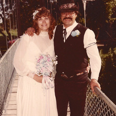 HANZLIK Sue & John on Bridge - 07-07-1984 - 02 - edited