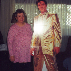mom loves Elvis