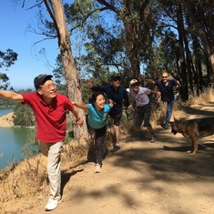 和80同学 hiking Lake Chabot 2019