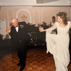 1999 Michelle got married with Jason Heeter.

PaPa look so much fun and classy composition. 