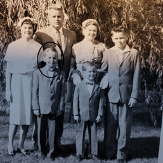 George & Dorothy Glazer; Gerry, George, John & Mark. First lived in Philadelphia, then moved to Cleveland, following George's ndustrial equipment sales career. Ancestry.com for genealogy.