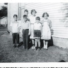 John in front, siblings along with Beaty cousins