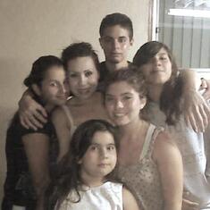 Alex,Paola,Jonathan,Nikki, Clau &nataly!! "cousins 4ever! " you will be 4 ever in our hearts !