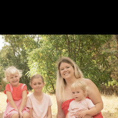 Jordon and her 3 daughters. 