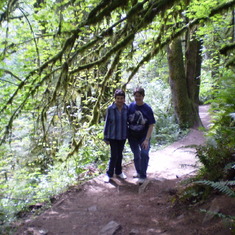 August 2007 Joyce & Ronelle hiking in Washington